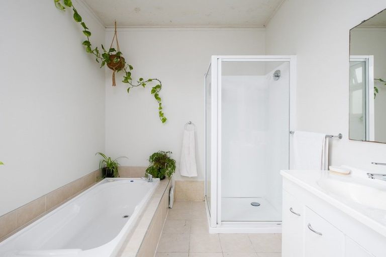 Photo of property in 39 De Lautour Road, Inner Kaiti, Gisborne, 4010