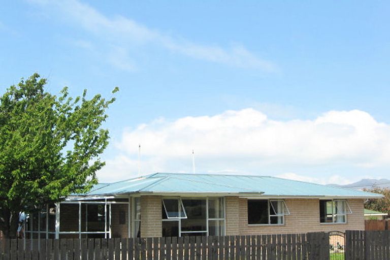 Photo of property in 4 Woodlands Place, Aranui, Christchurch, 8061