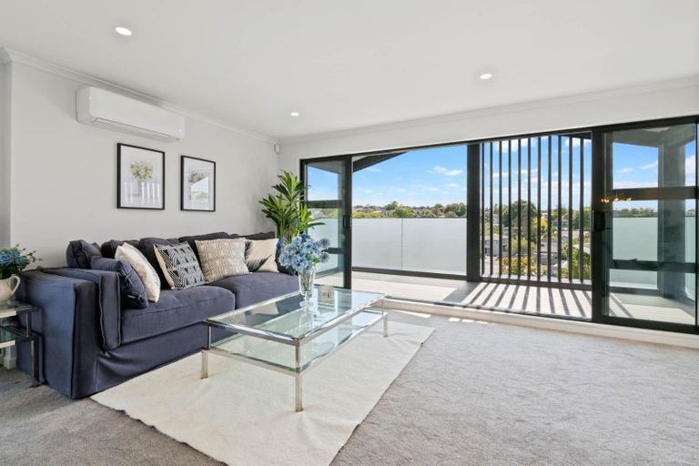 Photo of property in 12a Tiber Road, Forrest Hill, Auckland, 0620