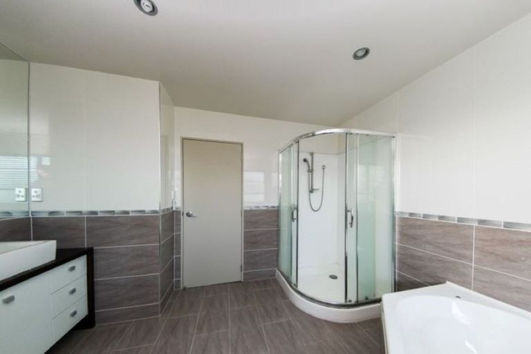 Photo of property in 30 Cherrywood Crescent, Northpark, Auckland, 2013