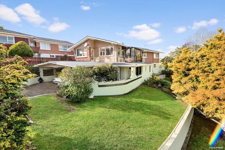 Photo of property in 20 Valley View Road, Glenfield, Auckland, 0629
