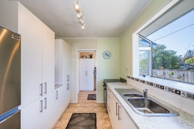 Photo of property in 4 Elder Grove, Paraparaumu, 5032