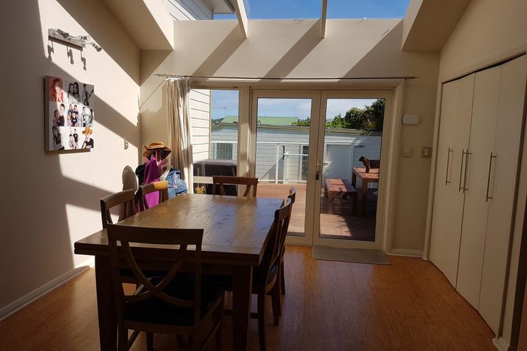 Photo of property in 77 Seaview Road, Paremata, Porirua, 5024