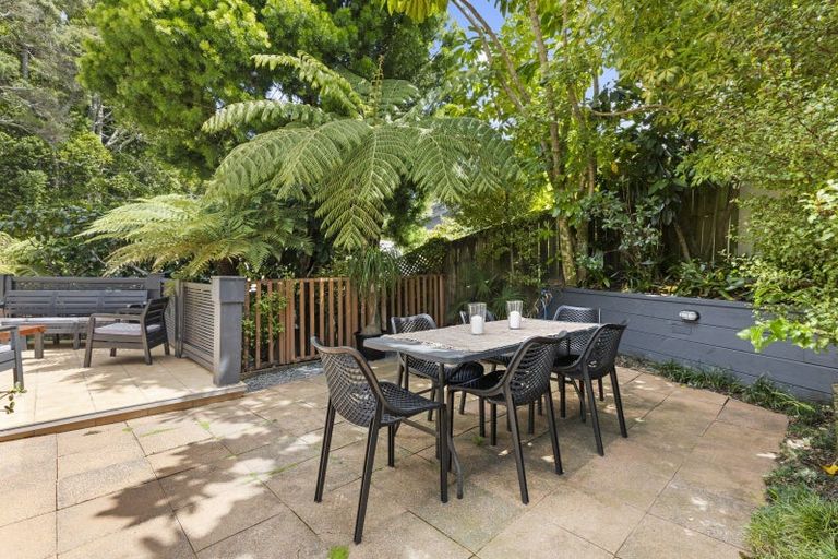 Photo of property in 1/31 Holdaway Avenue, Northcote, Auckland, 0627