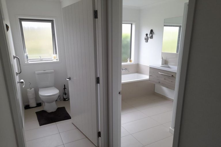 Photo of property in 20 Roseberry Place, Whitianga, 3510