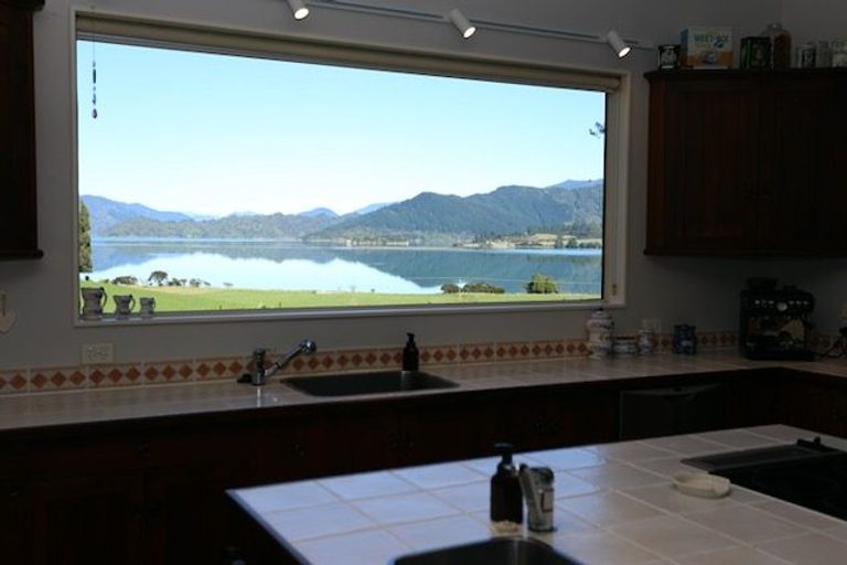 Photo of property in 5564 Kenepuru Road, Waitaria Bay, Picton, 7282