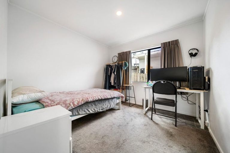 Photo of property in 2/109 Target Road, Totara Vale, Auckland, 0629
