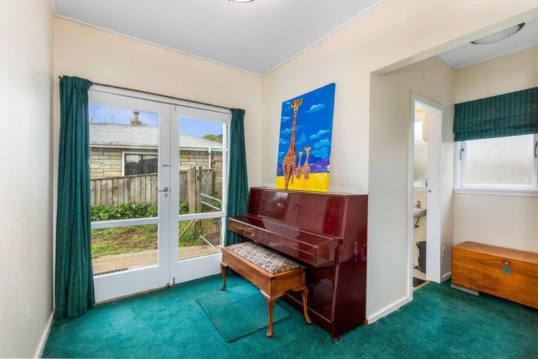 Photo of property in 1 Derby Place, Cannons Creek, Porirua, 5024