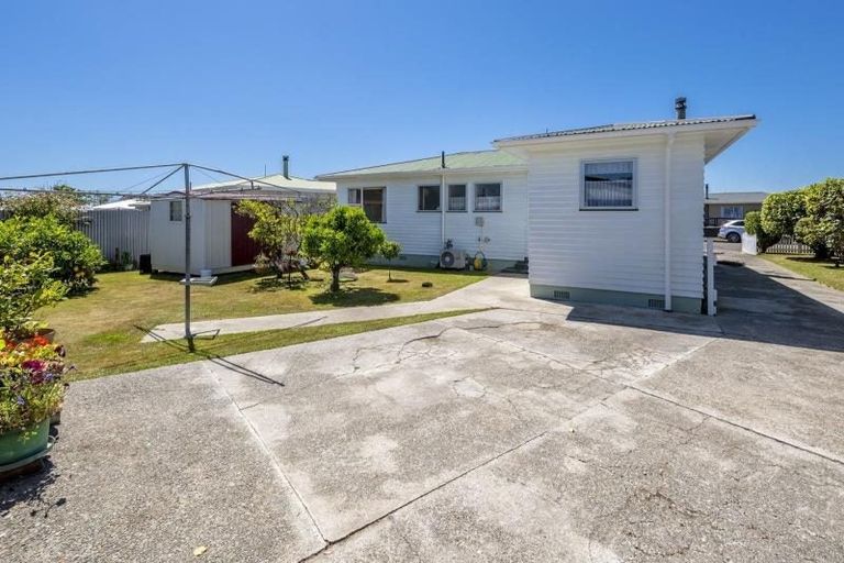 Photo of property in 20 Stirling Street, Levin, 5510