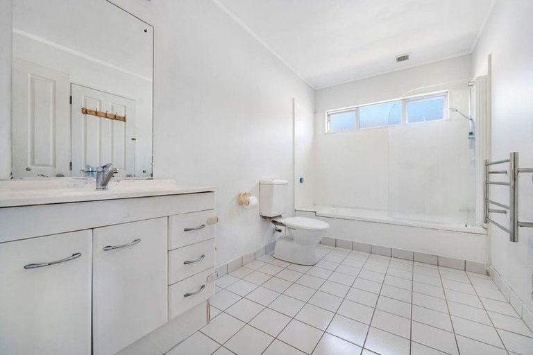 Photo of property in 5/17 Neta Grove, Henderson, Auckland, 0612