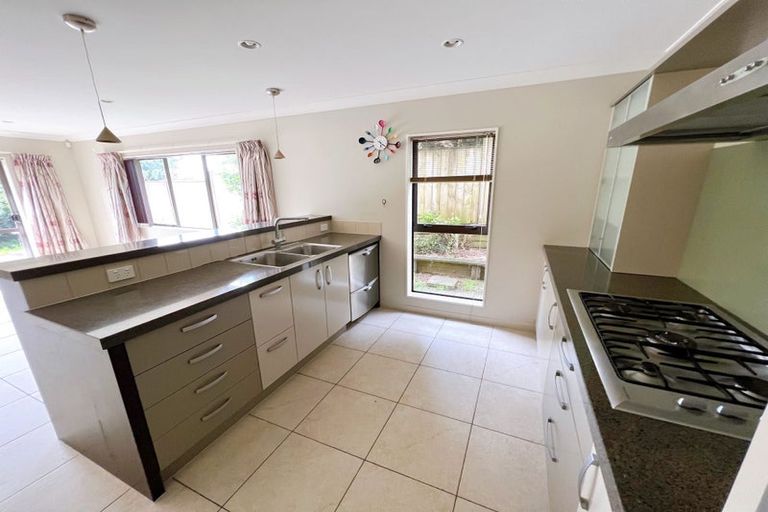 Photo of property in 9 Laurel Oak Drive, Schnapper Rock, Auckland, 0632