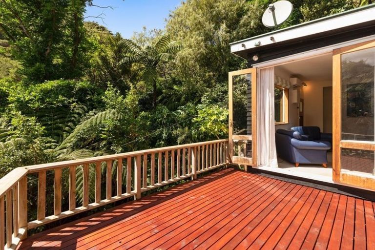 Photo of property in 8a Francis Bell Grove, Lowry Bay, Lower Hutt, 5013