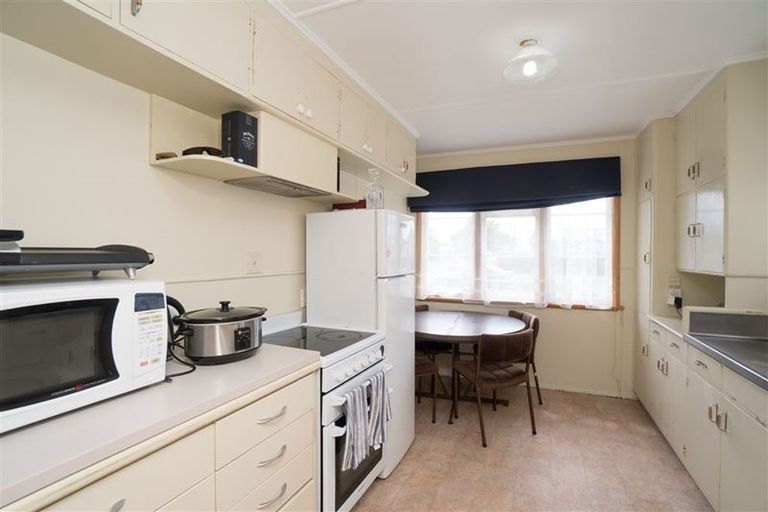 Photo of property in 8 Douglas Street, Hawera, 4610