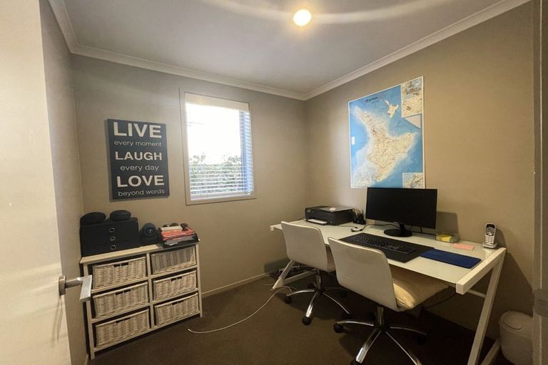 Photo of property in 6 Horizon View Road, Oteha, Auckland, 0632