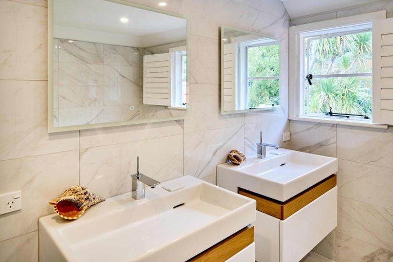 Photo of property in 10 Walter Road, Lowry Bay, Lower Hutt, 5013