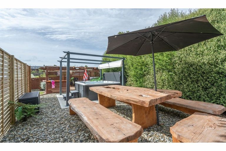 Photo of property in 22 Aotea Crescent, Gore, 9710