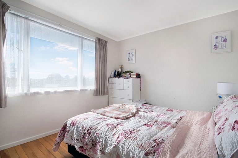 Photo of property in 18 Sherwood Avenue, Te Atatu South, Auckland, 0610