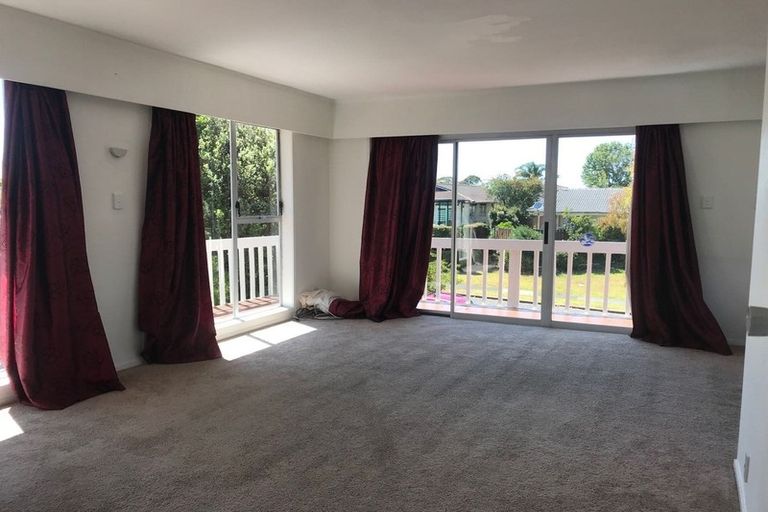Photo of property in 13 Booralee Avenue, Botany Downs, Auckland, 2010