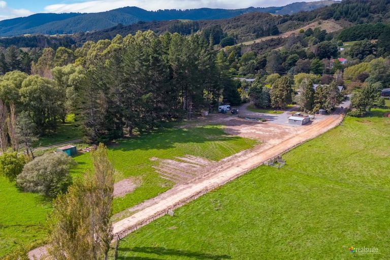 Photo of property in 224 Katherine Mansfield Drive, Whitemans Valley, Upper Hutt, 5371