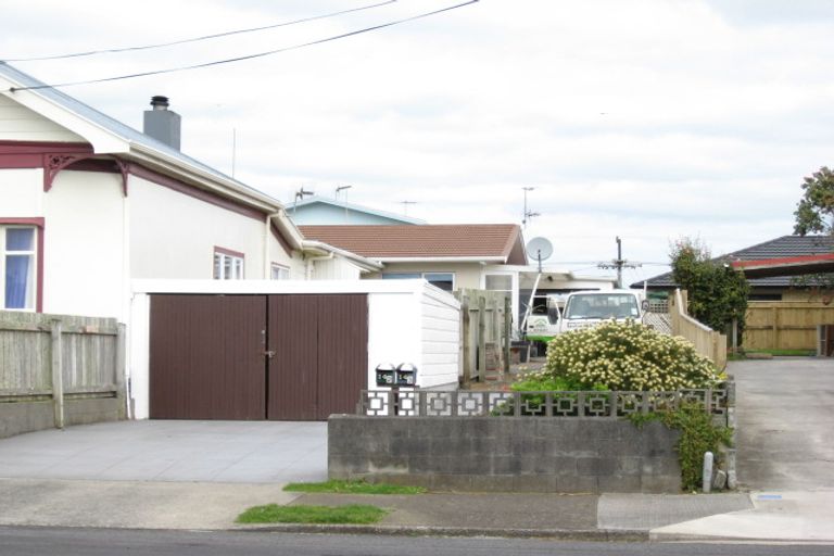 Photo of property in 1/14 Karamu Street, Strandon, New Plymouth, 4312