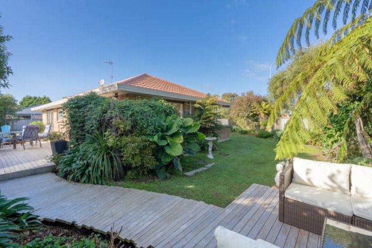 Photo of property in 1 Leigh Place, Paraparaumu Beach, Paraparaumu, 5032