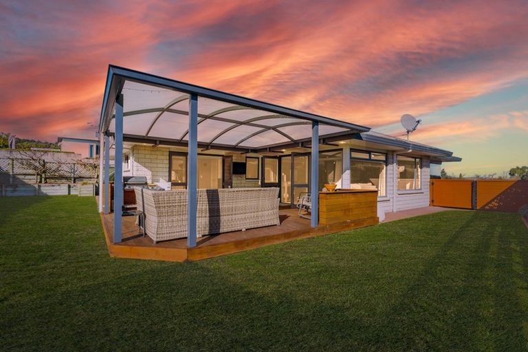 Photo of property in 25 Fairview Terrace, Waipahihi, Taupo, 3330