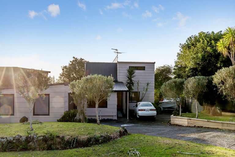Photo of property in 56 Pacific Parade, Army Bay, Whangaparaoa, 0930