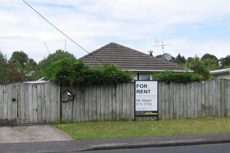 Photo of property in 106 Godley Road, Green Bay, Auckland, 0604