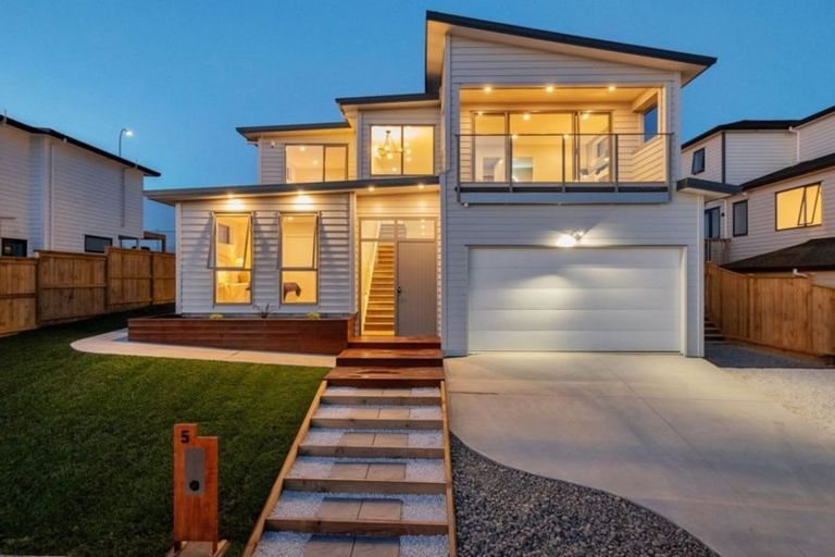 Photo of property in 5 Manawanui Way, Orewa, 0931