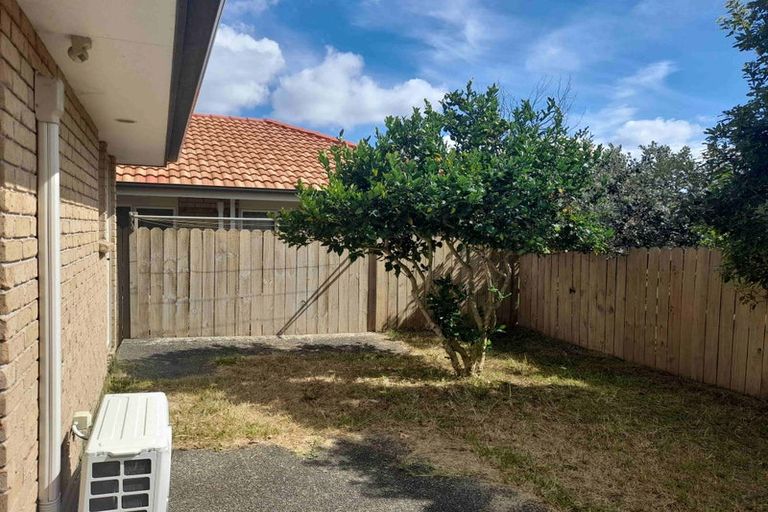 Photo of property in 87 Armoy Drive, East Tamaki, Auckland, 2016