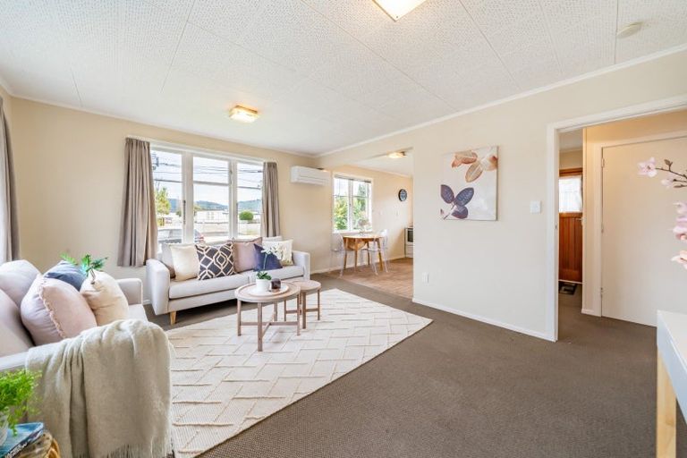Photo of property in 1/6 Oxford Crescent, Ebdentown, Upper Hutt, 5018