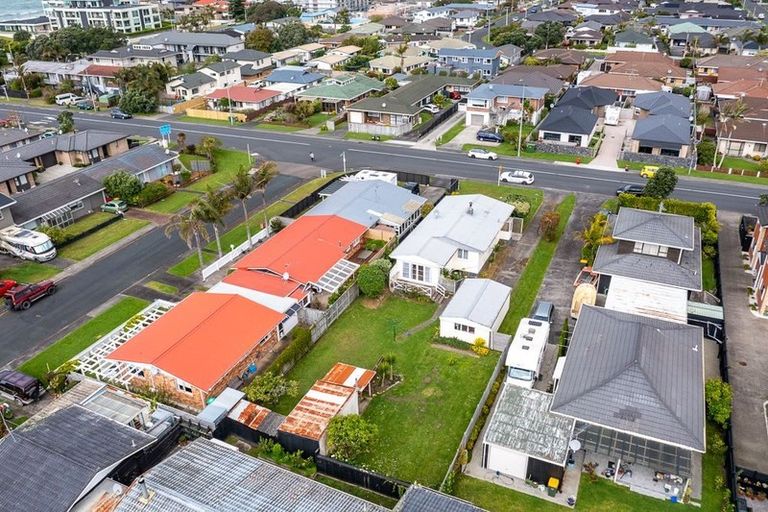 Photo of property in 11 West Hoe Road, Orewa, 0931