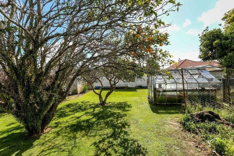 Photo of property in 6 Union Street, Merrilands, New Plymouth, 4312