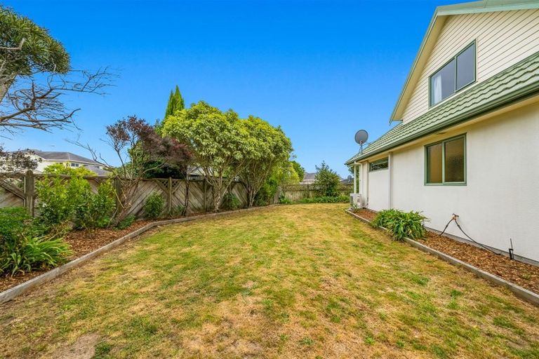 Photo of property in 20 Lanyon Place, Whitby, Porirua, 5024
