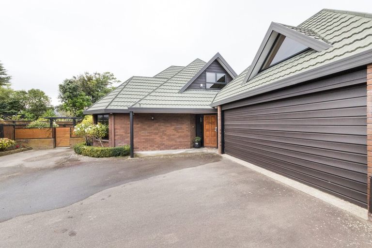 Photo of property in 15 Phoenix Avenue, Hokowhitu, Palmerston North, 4410