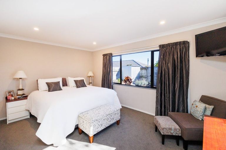 Photo of property in 3 Sunshine Place, Kelvin Grove, Palmerston North, 4414