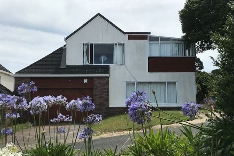 Photo of property in 1/21 Cairnbrae Court, Northcross, Auckland, 0632