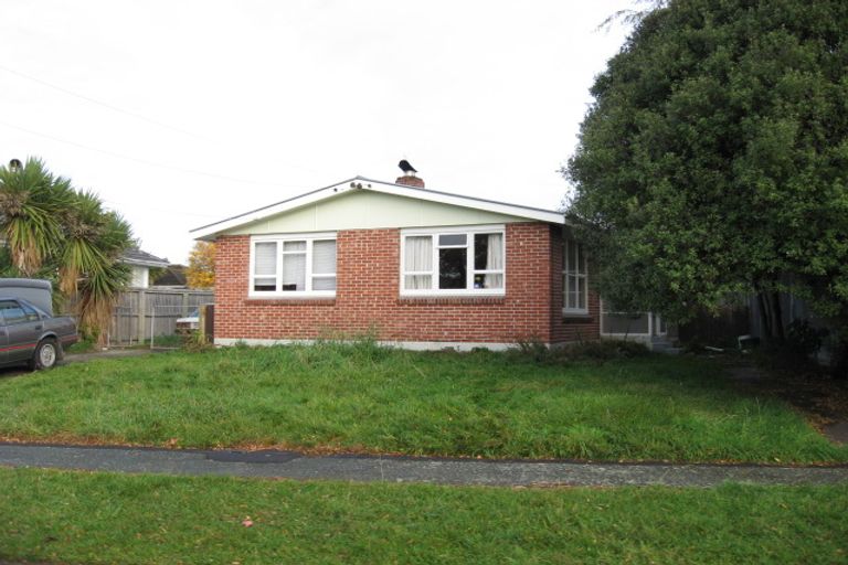 Photo of property in 17 Lambeth Crescent, Northcote, Christchurch, 8052