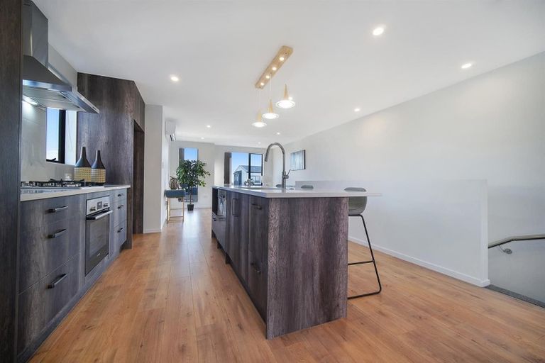 Photo of property in 22b Crestview Rise, Papakura, 2110