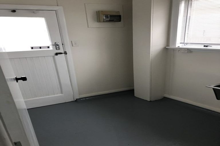 Photo of property in 34 Cook Street, Marfell, New Plymouth, 4310