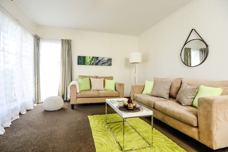 Photo of property in 43 Hereford Street, Te Atatu Peninsula, Auckland, 0610