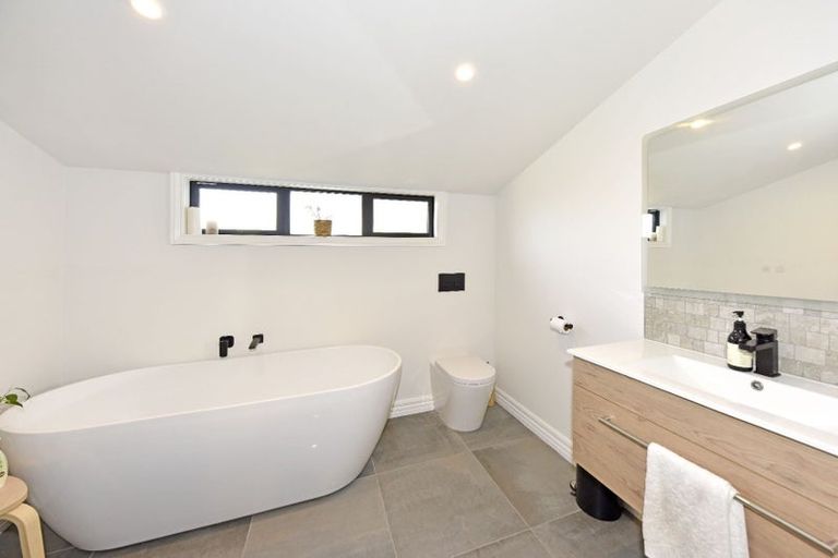 Photo of property in 208 Springfield Road, St Albans, Christchurch, 8014