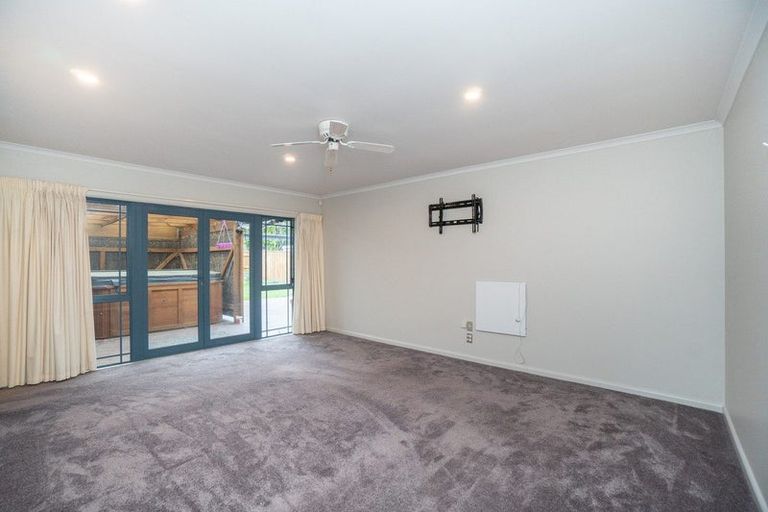 Photo of property in 64 Royal Oak Drive, Kelvin Grove, Palmerston North, 4414