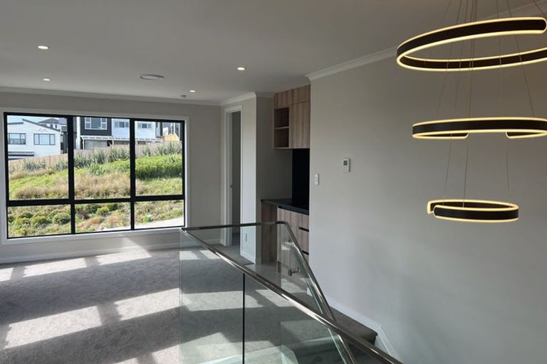 Photo of property in 2 Bendridge Street, Flat Bush, Auckland, 2019
