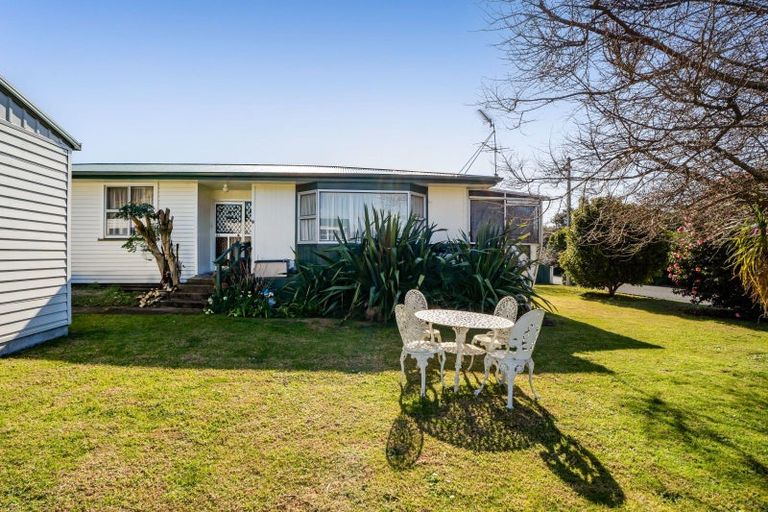 Photo of property in 2 Handley Place, Glen Avon, New Plymouth, 4312
