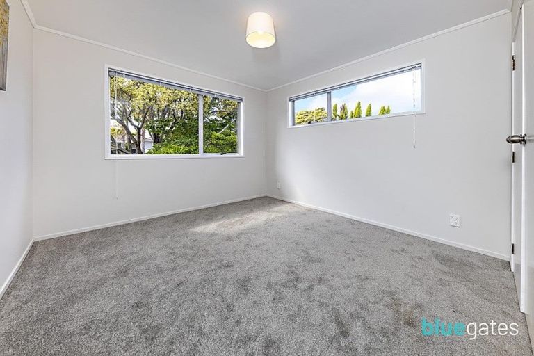 Photo of property in 17 Becker Drive, Weymouth, Auckland, 2103