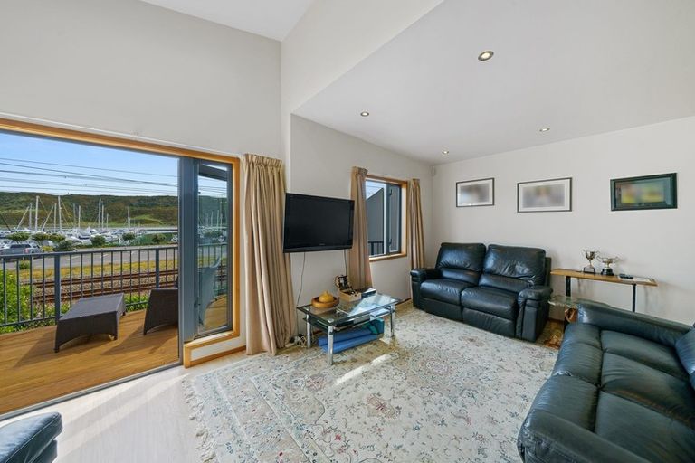 Photo of property in 8 Marina View, Paremata, Porirua, 5026
