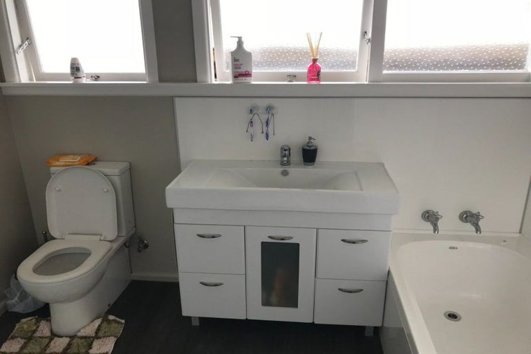 Photo of property in 5 Skerten Avenue, Hornby, Christchurch, 8042