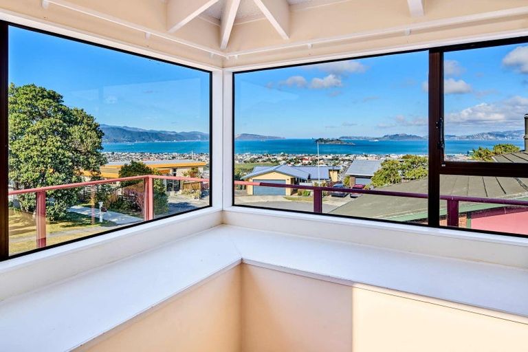 Photo of property in 16 Chestnut Grove, Maungaraki, Lower Hutt, 5010