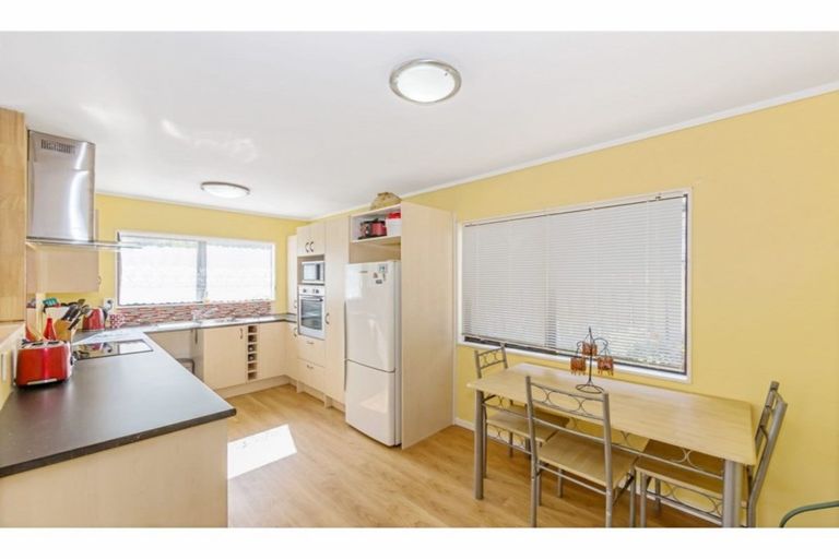 Photo of property in 2/546 Glenfield Road, Glenfield, Auckland, 0629